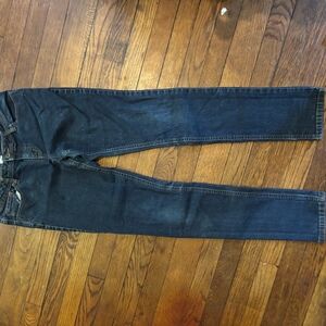 dark wash SO brand jeans.The jeans feature a five-pocket design.